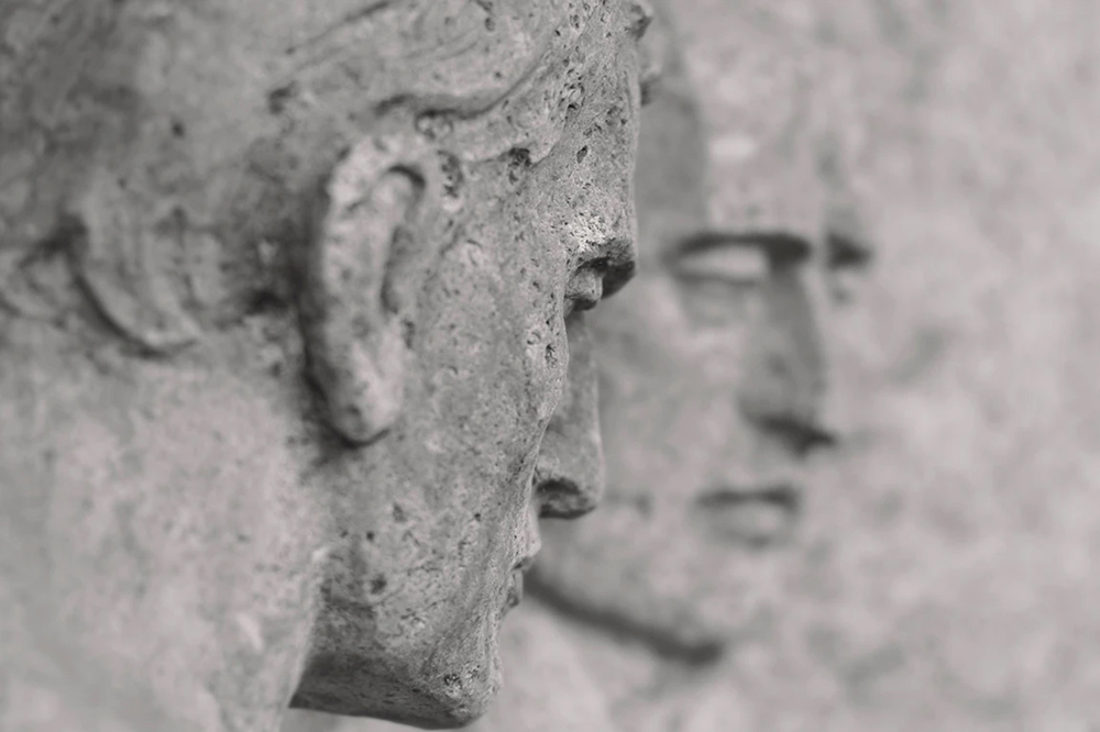 living-graveyard-face-sculpture-the-drews-photography / © DrewCreate