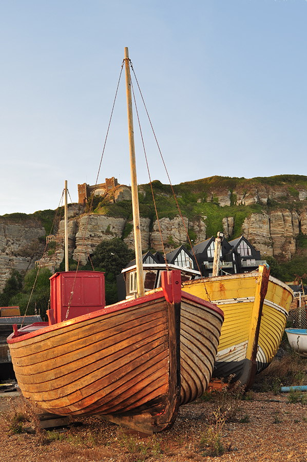 boats-docked-on-beach-hastings-the-drews-photography / © DrewCreate